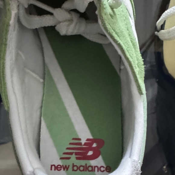 NWT! New Balance 327 Green and White Sneakers - Picture 3 of 7